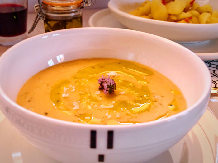 Caldo de Patatas con Poleo